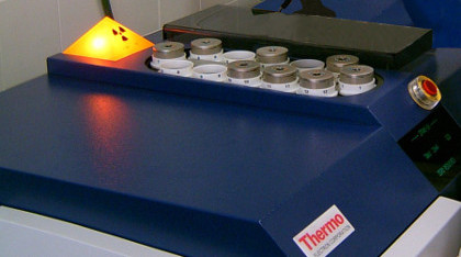 Espectrómetro secuencial de Fluorescencia de rayos X de THERMO ELECTRON serie ARL mod. ADVANT’XP