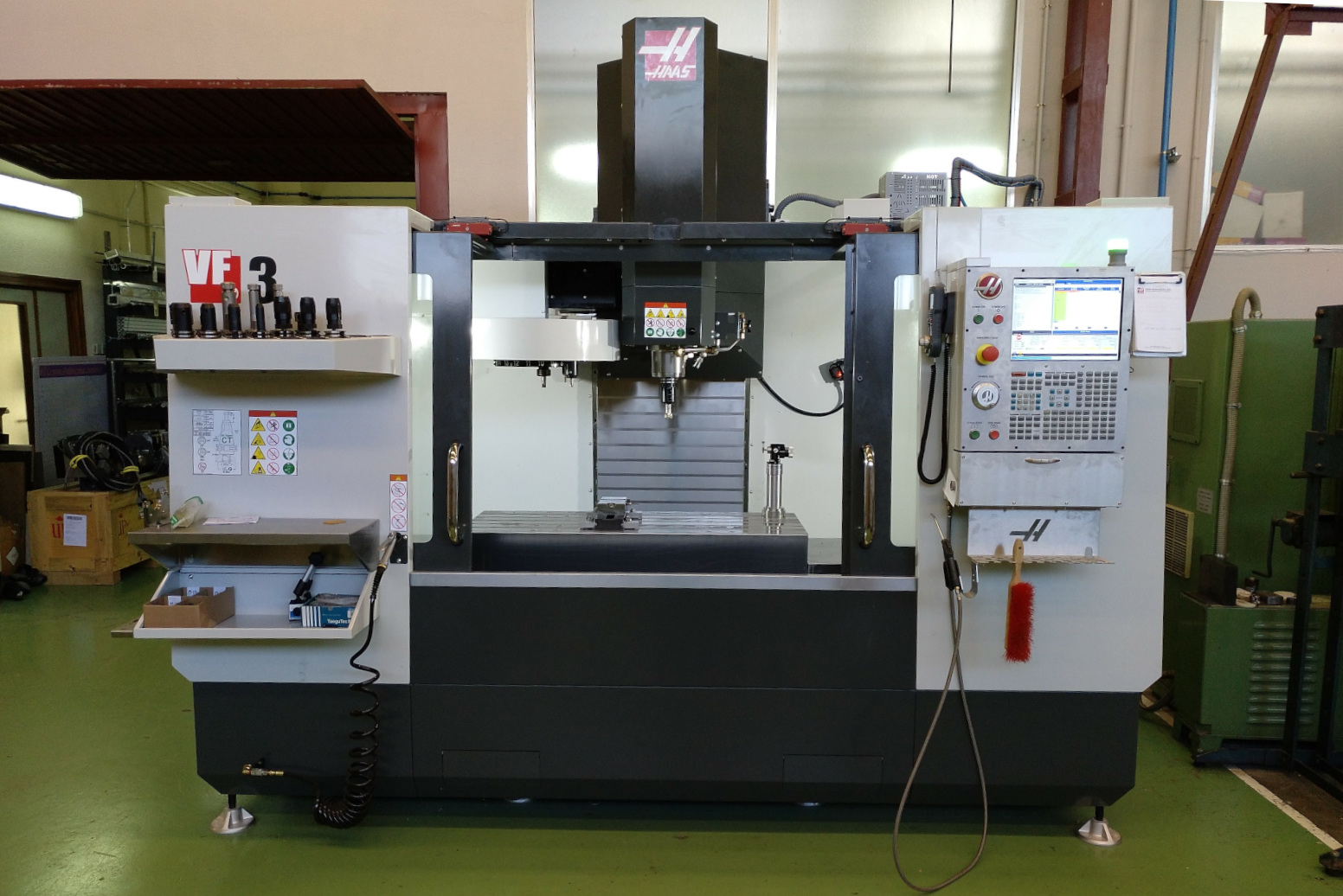 Centro de Mecanizado HAAS VF3 con mesa basculante de dos ejes TR160