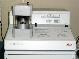 Unidad de recubrimiento de alto vacío por pulverización catódica EM SCD500 y módulo CEA035 de evaporación de carbono, de Leica