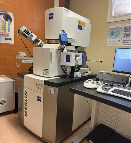 Microscopio electrónico de barrido de emisión de campo (FESEM) Carl Zeiss MERLIN™